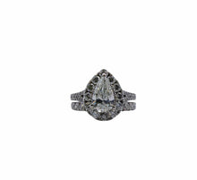 Load image into Gallery viewer, 14K PEAR SHAPE NATURAL DIAMOND WEDDING SET
